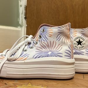 Size 9 Platform Hightop Converse BRAND NEW